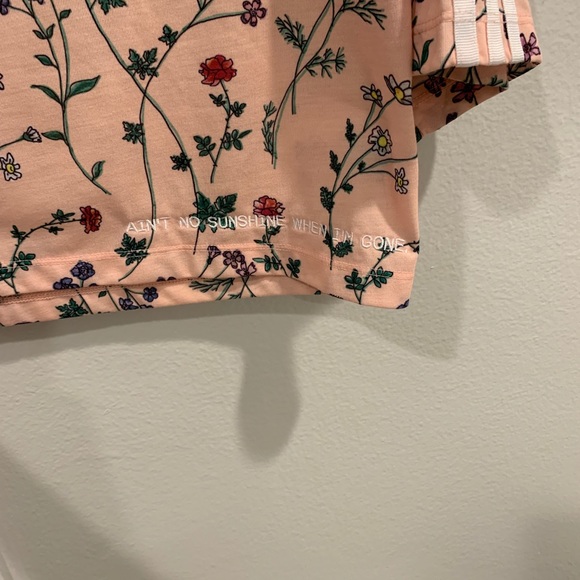 ADIDAS  floral pink crop top short sleeve - Picture 3 of 3